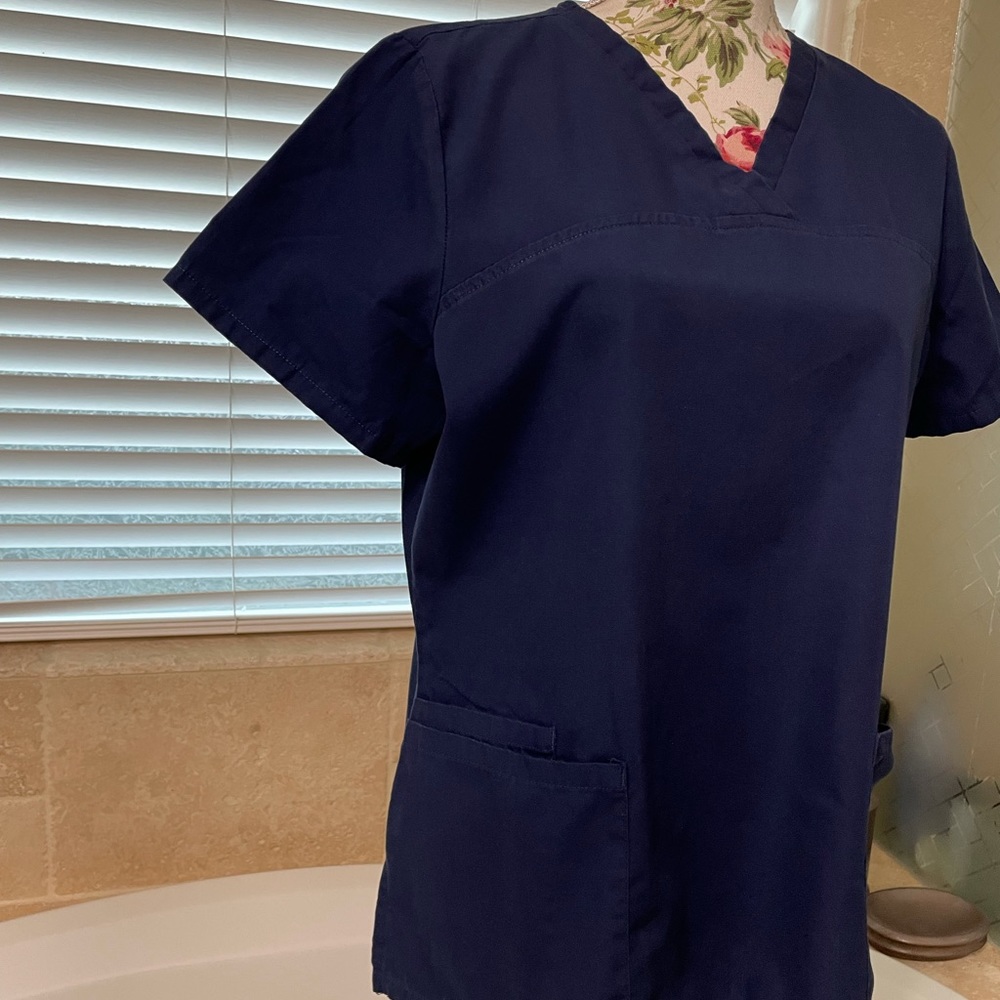 Scrub tops - medium - Picture 7 of 9